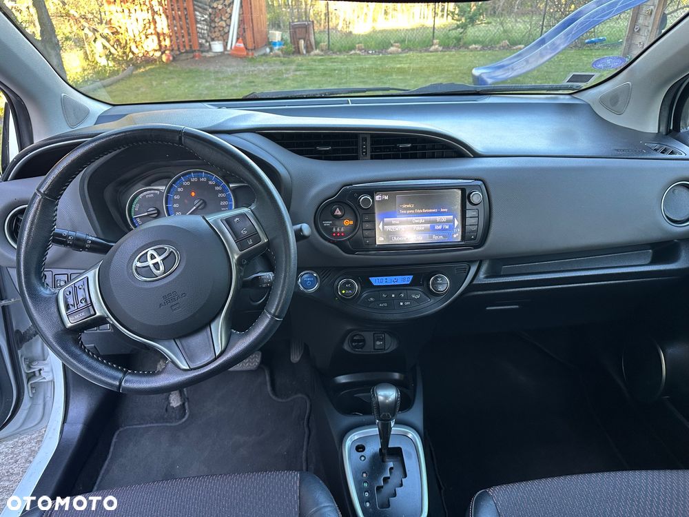 Toyota Yaris Hybrid 100 Premium - 14