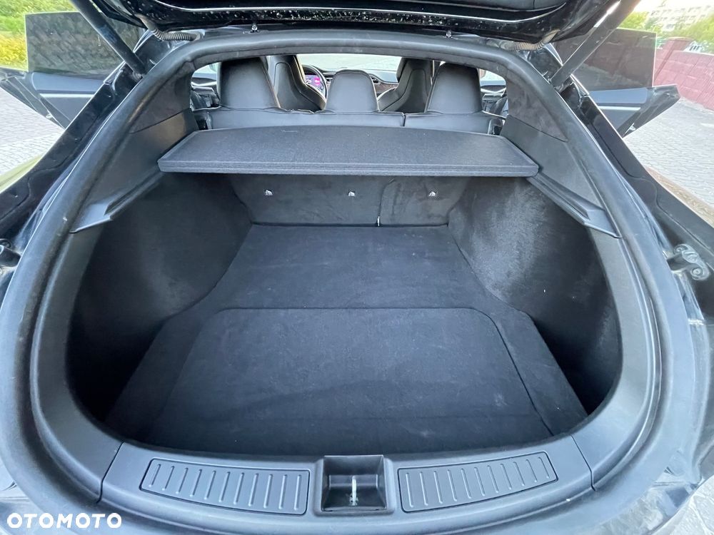 Tesla Model S - 24