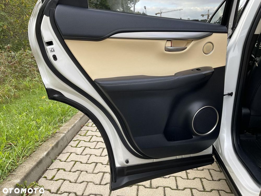 Lexus NX 300h Comfort AWD - 31