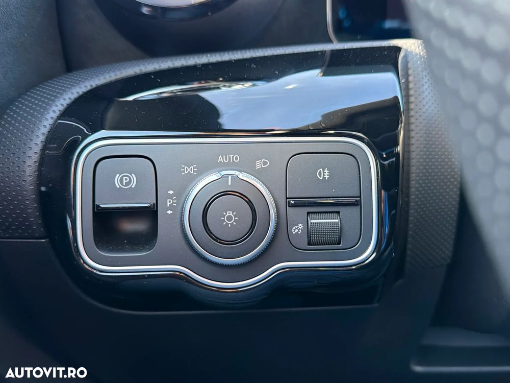 Mercedes-Benz CLA 180 7G-DCT - 18