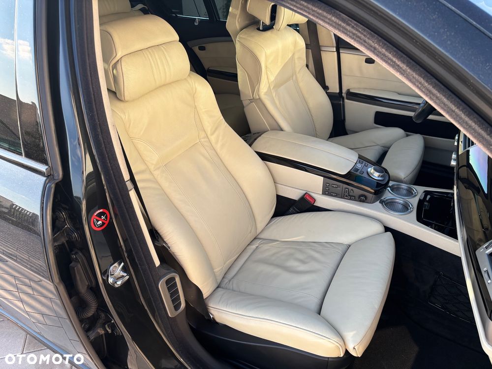 BMW Seria 7 745d - 26