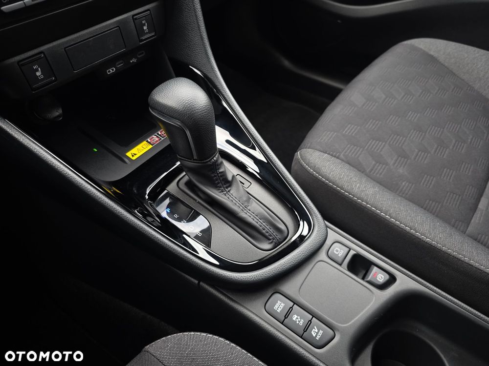 Toyota Yaris Hybrid 1.5 Style - 24