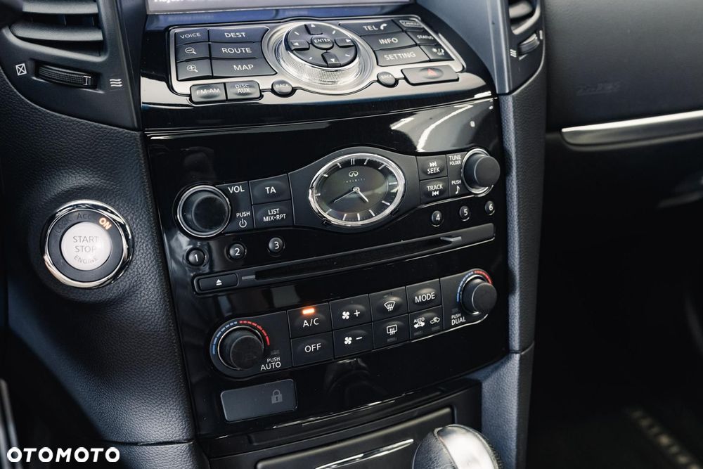 Infiniti QX70 - 21