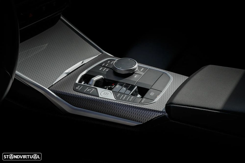 BMW 320 d Touring Pack Desportivo M Auto - 9