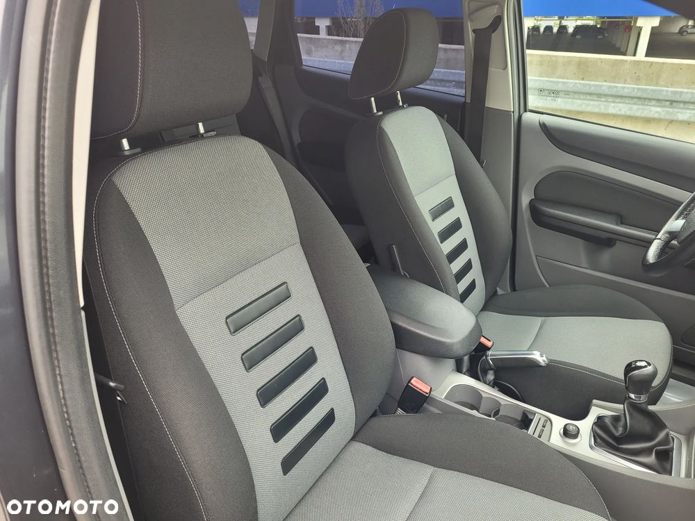 Ford Focus 1.8 Style - 9