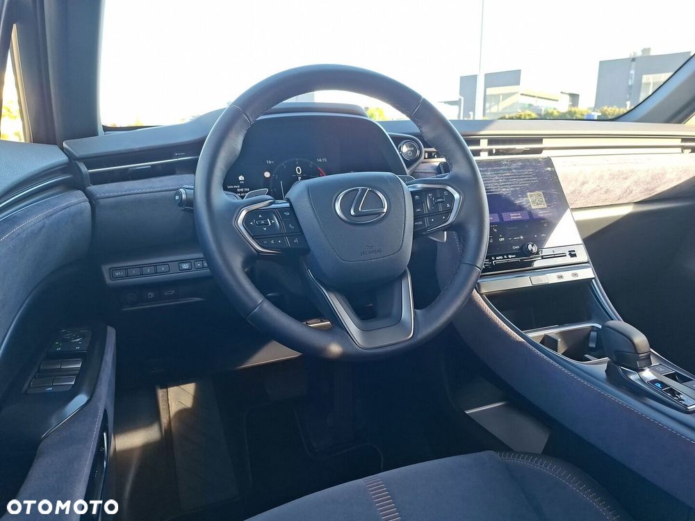 Lexus LBX 2024