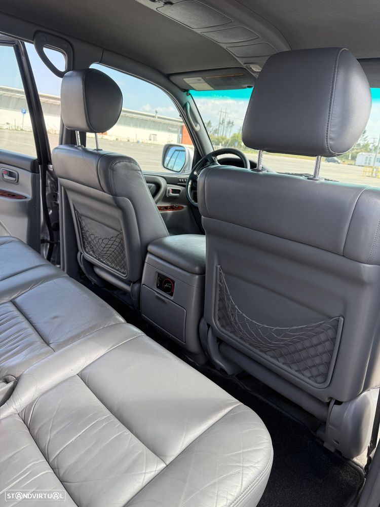 Toyota Land Cruiser 100 Auto Executive - 12