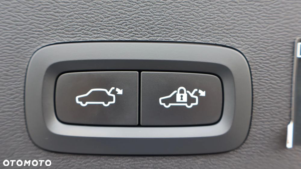 Volvo XC 40 T5 AWD Momentum Pro - 21