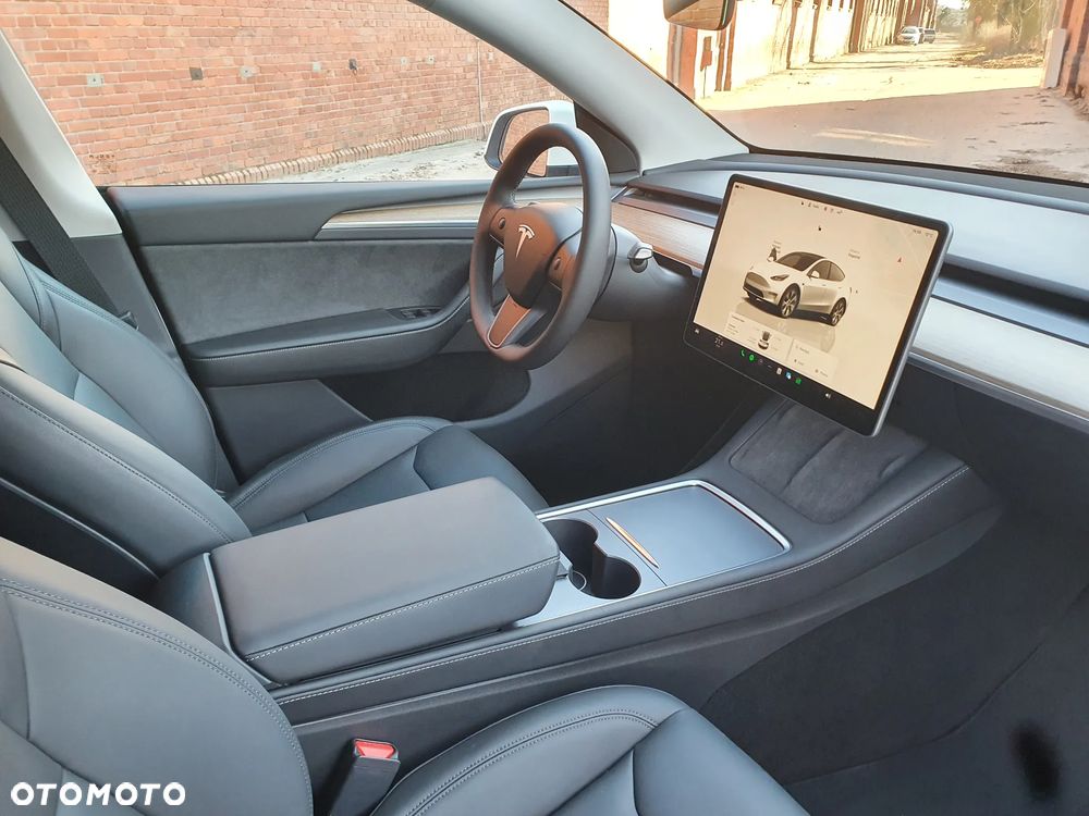 Tesla Y Long Range RWD - 10