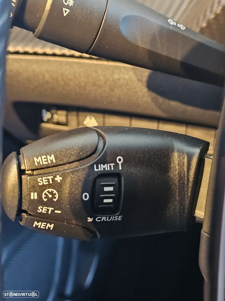 Peugeot 208 1.2 PureTech Active - 12