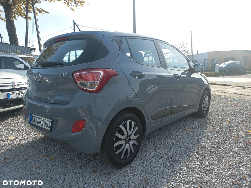 Hyundai i10 1.0 Fifa World Cup Edition - 12