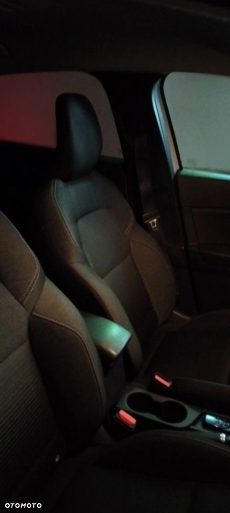 Renault Captur TCe 100 INTENS - 24