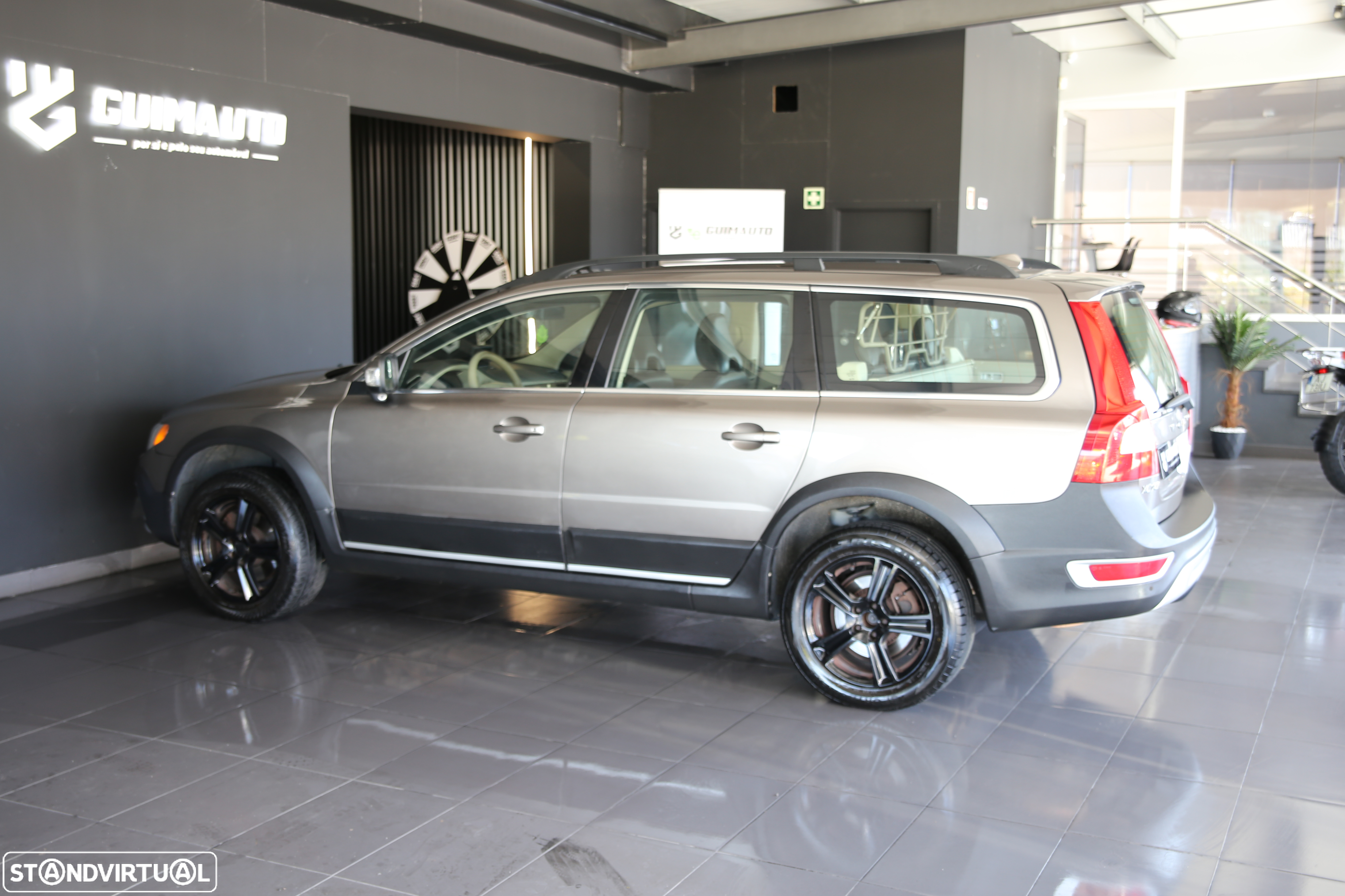 Volvo XC 70 D5 AWD Aut. Summum - 11