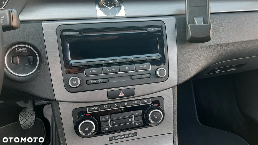 Volkswagen Passat 1.6 TDI Comfortline - 11