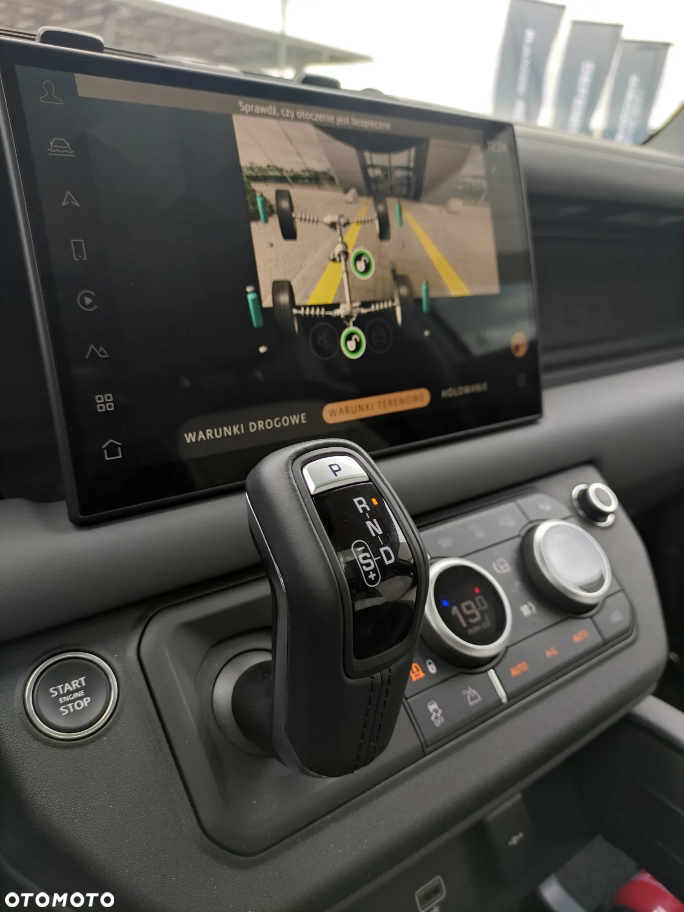 Land Rover Defender - 23