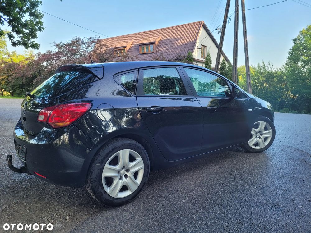 Opel Astra 1.6 Innovation - 30