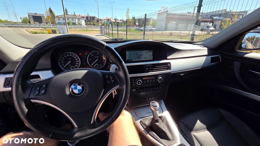 BMW Seria 3 320d xDrive - 12
