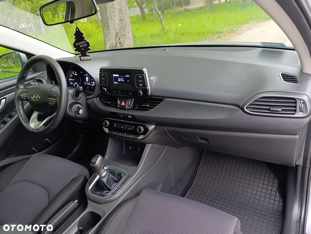 Hyundai i30 1.5 DPI Classic + - 15