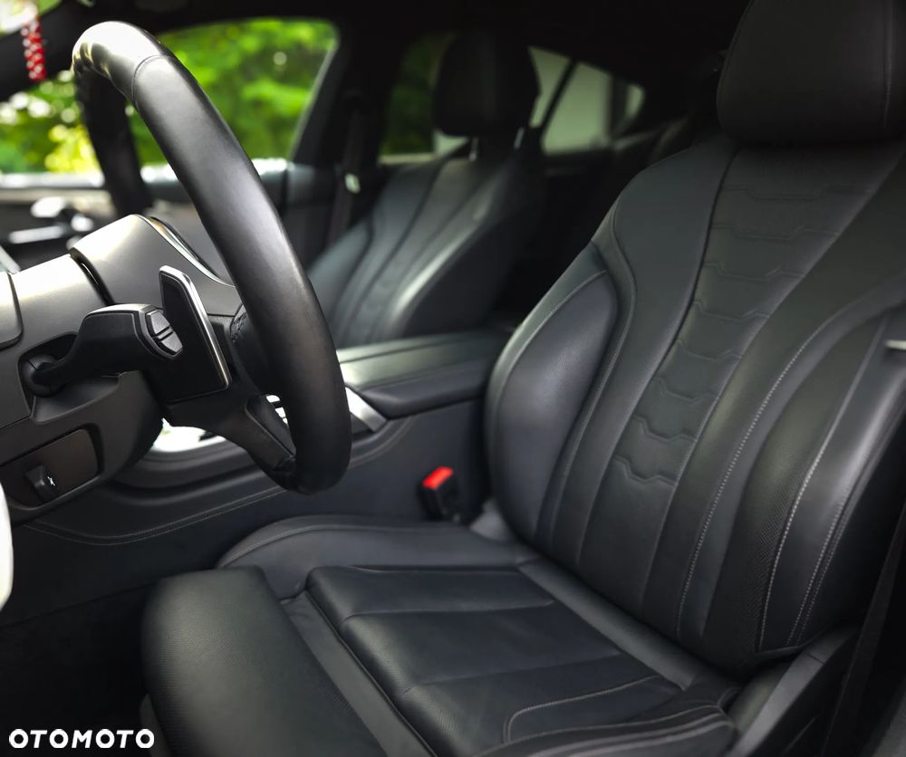 BMW Seria 8 840i - 27