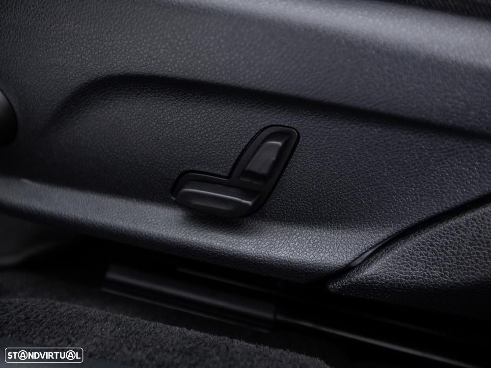Mercedes-Benz E 300 de 4Matic 9G-TRONIC AMG Line — fotografia 18