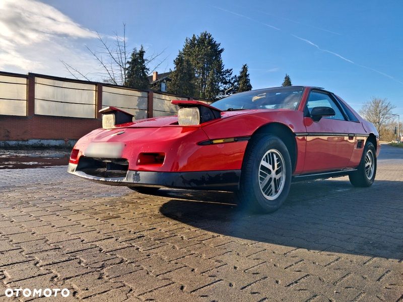 Pontiac Fiero - 2