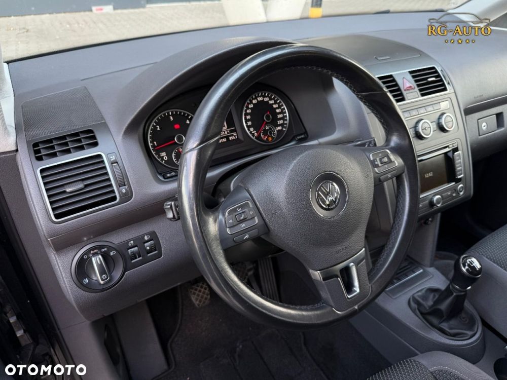 Volkswagen Touran - 24