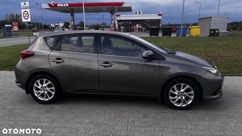 Toyota Auris 2017 photo 3