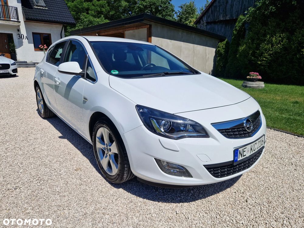 Opel Astra 1.6 Turbo - 17