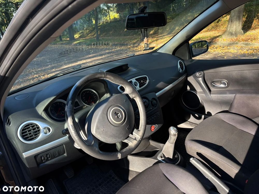 Renault Clio 1.6 16V Expression - 18