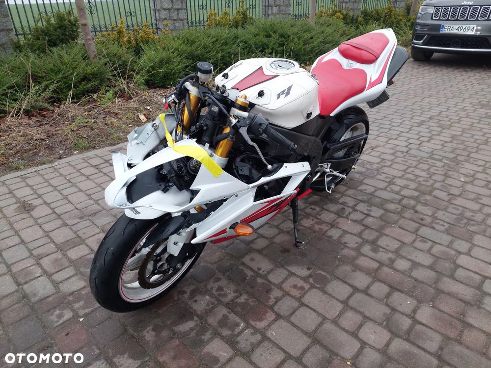 Yamaha R1 - 1