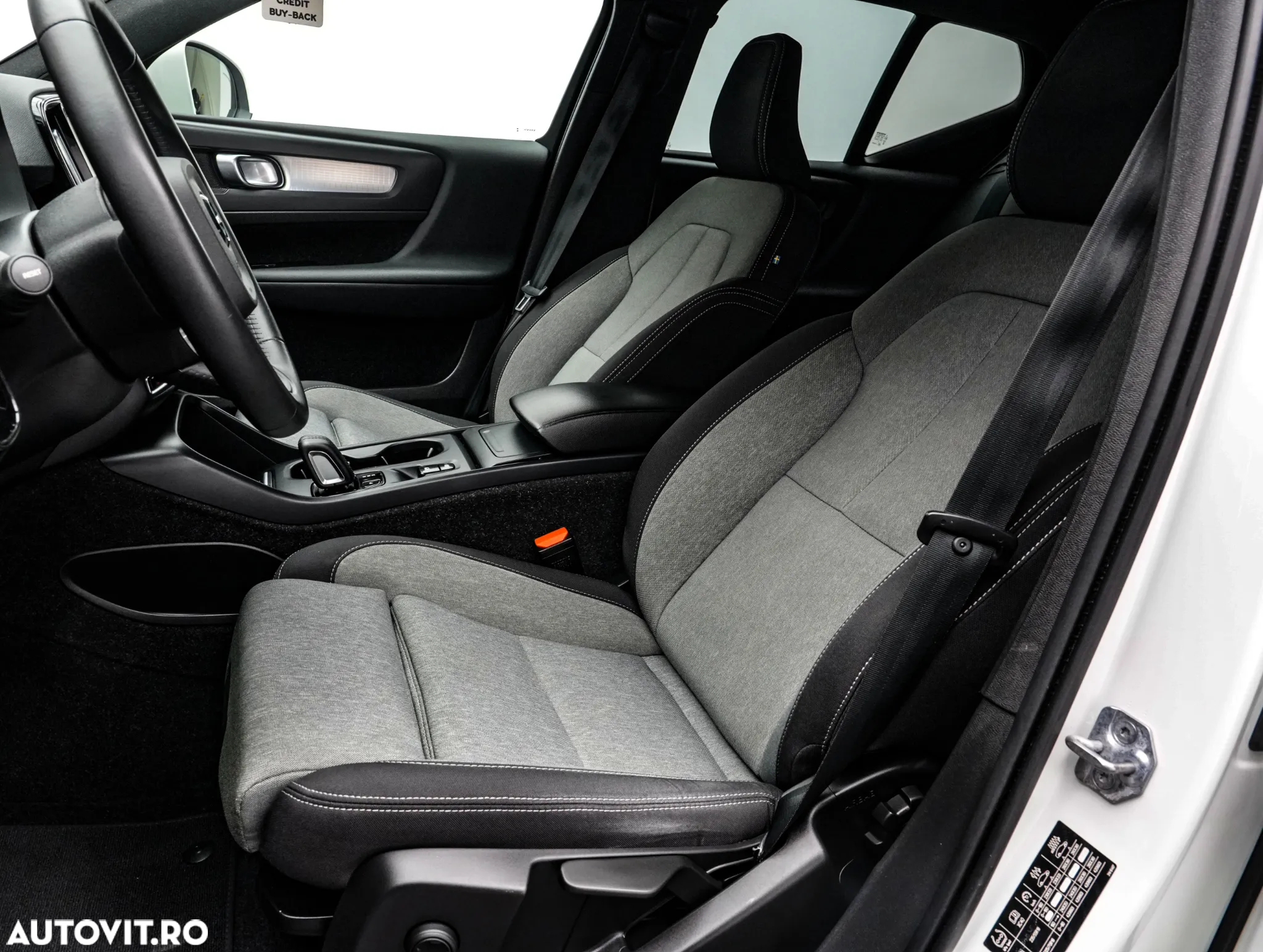 Volvo XC 40 T3 AT8 Momentum Pro - 11