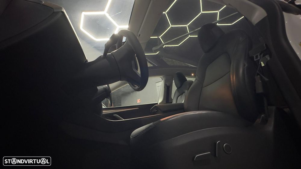 Tesla Model Y Performance Tração Integral - 26