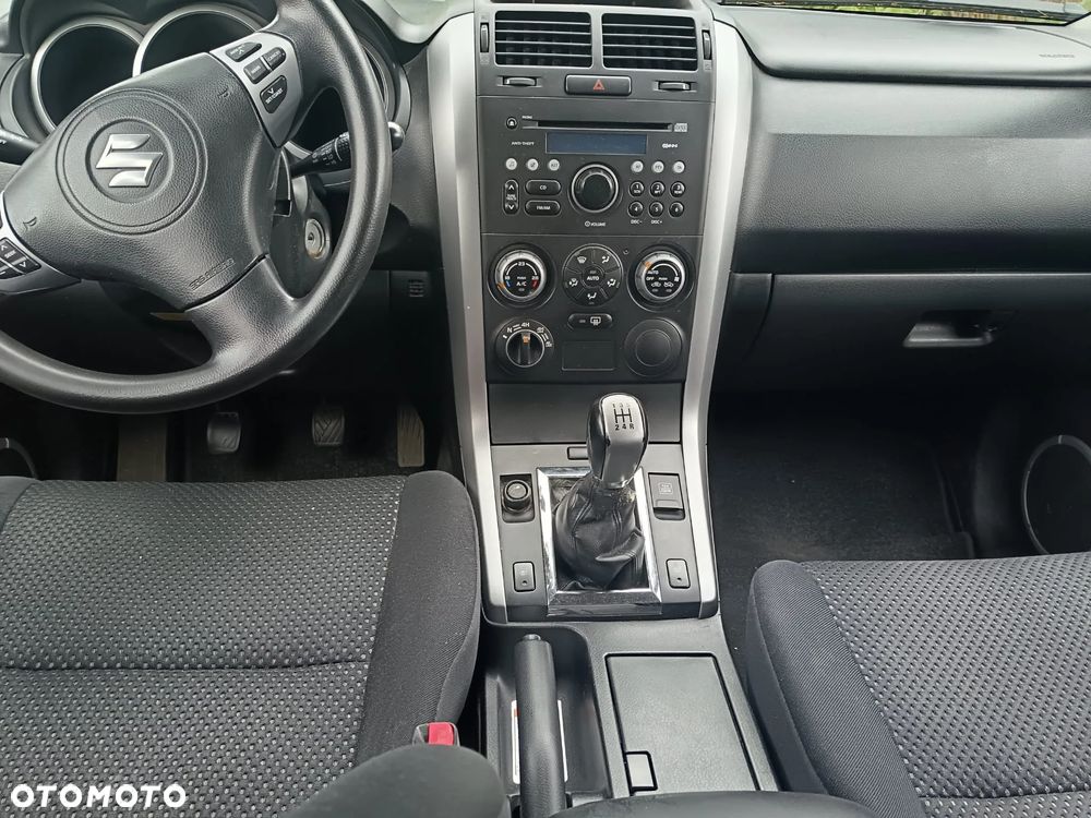 Suzuki Grand Vitara 2.0 - 6