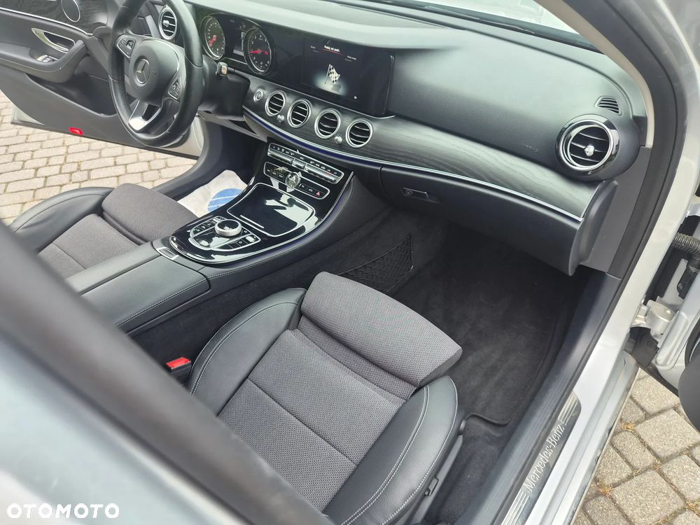 Mercedes-Benz Klasa E 200 4Matic 9G-TRONIC Avantgarde - 15