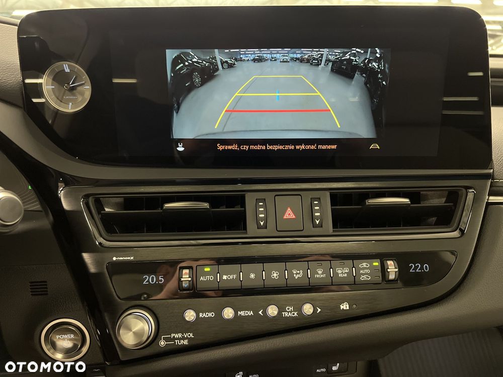 Lexus ES 300h Business Edition - 29