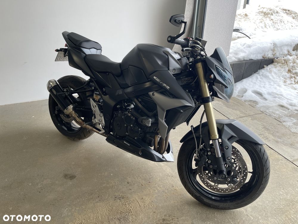Suzuki GSR - 7