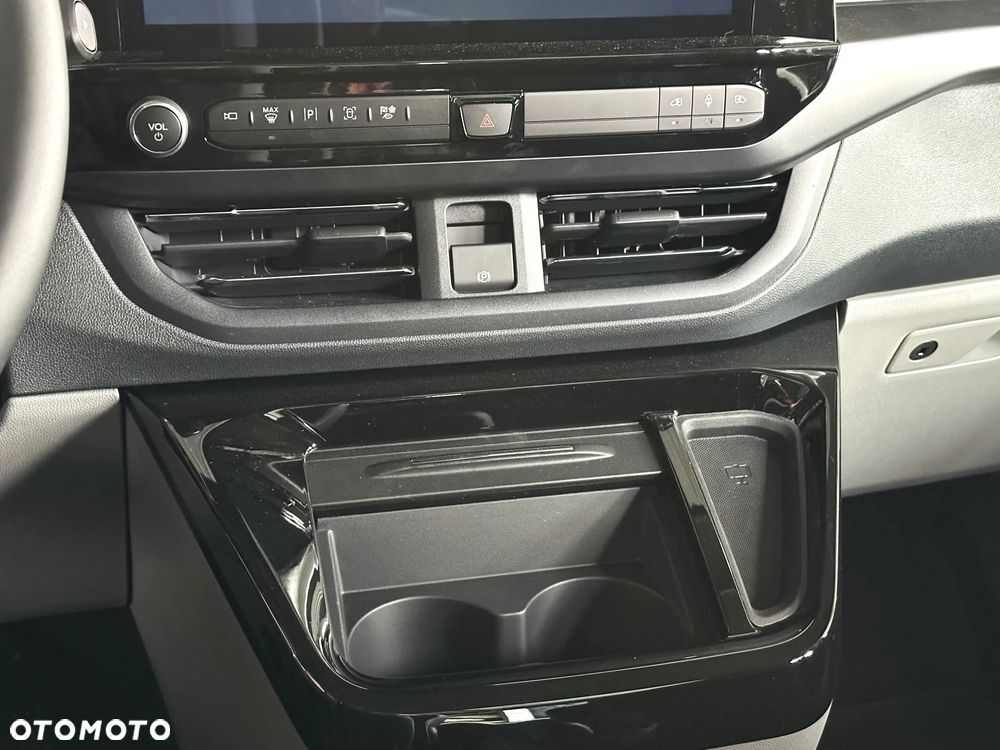 Ford Tourneo Custom - 16
