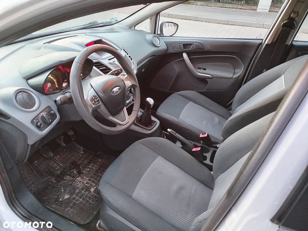Ford Fiesta 1.4 TDCi Ambiente - 14