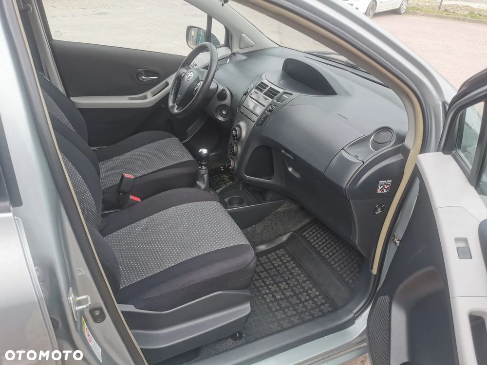 Toyota Yaris 1.4 D-4D Terra EU5 - 8