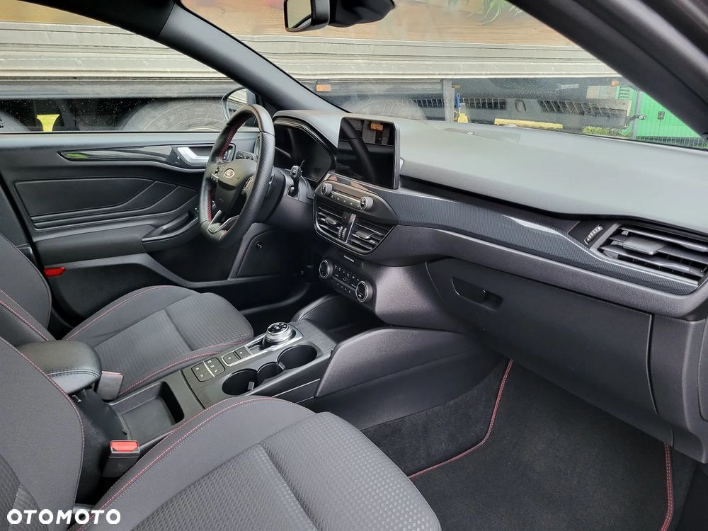 Ford Focus 1.5 EcoBoost STart-Stopp-System ST-LINE X - 32