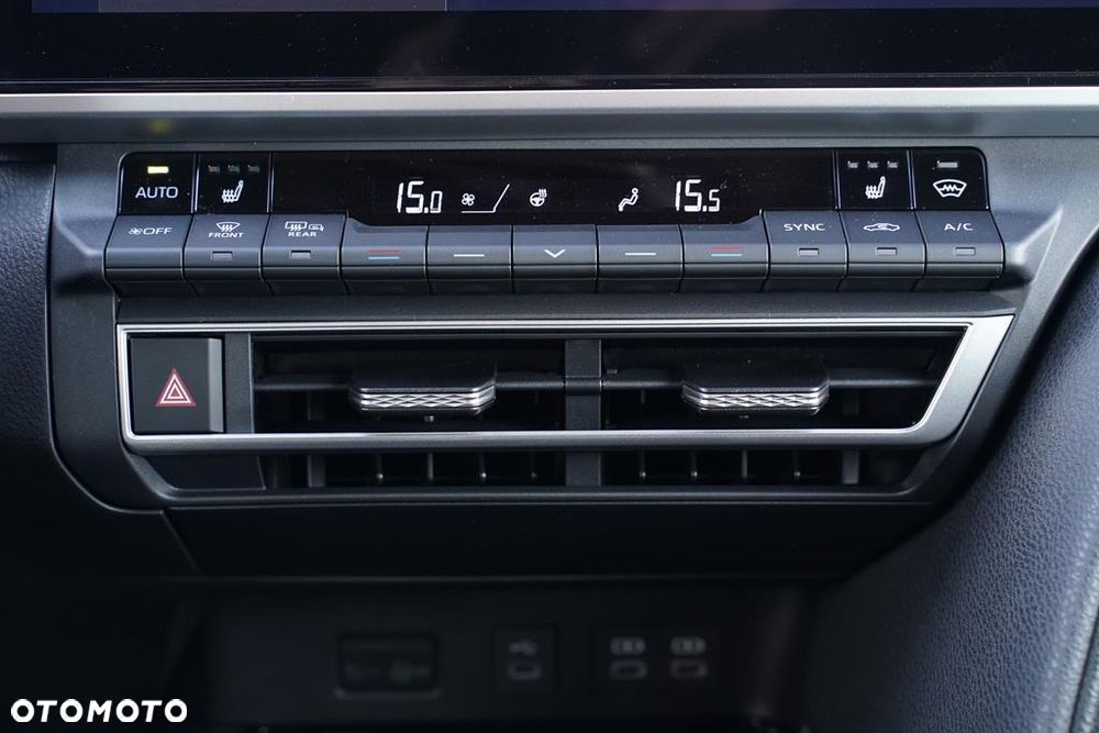 Toyota Camry 2.5 Hybrid Dynamic Force Comfort e-CVT - 22