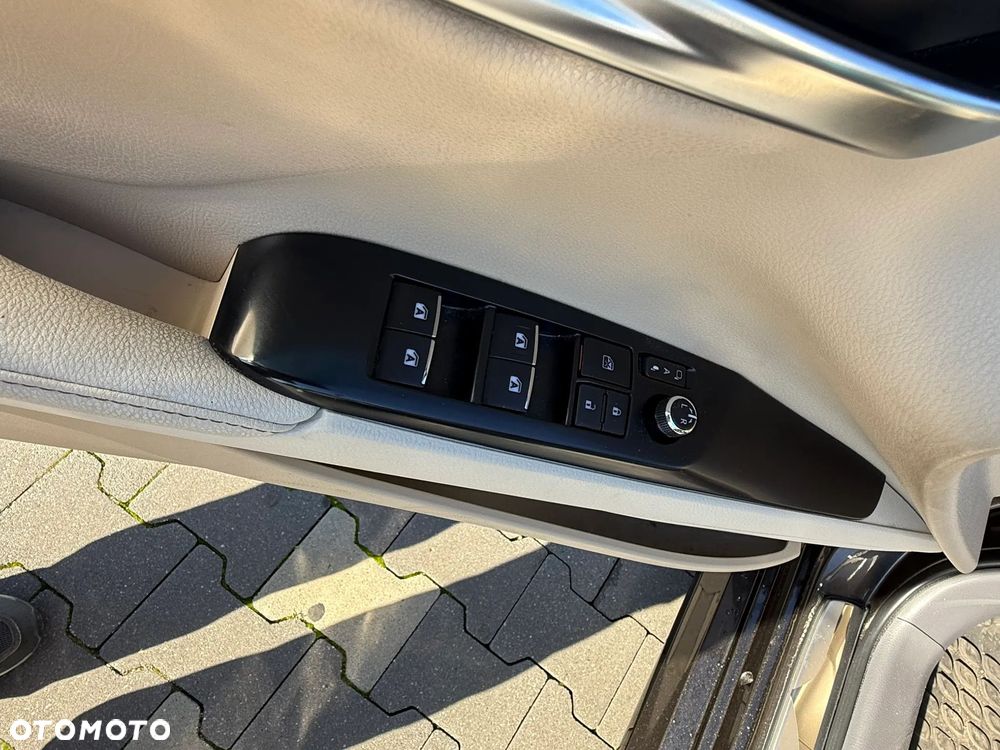 Toyota Camry 2.5 Hybrid Executive CVT - 18