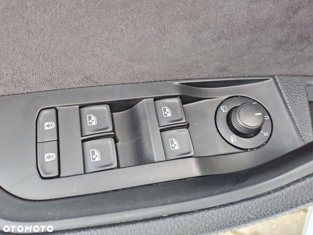 Skoda Superb 2.0 TDI SCR Sportline DSG - 9