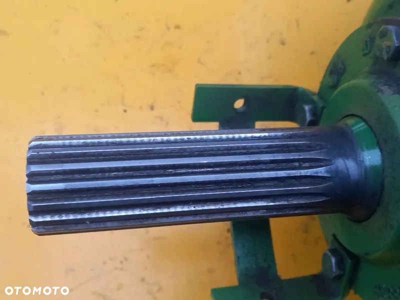 Przystawka przedniego napędu obudowa 49/44/27 John Deere 6620 - 8