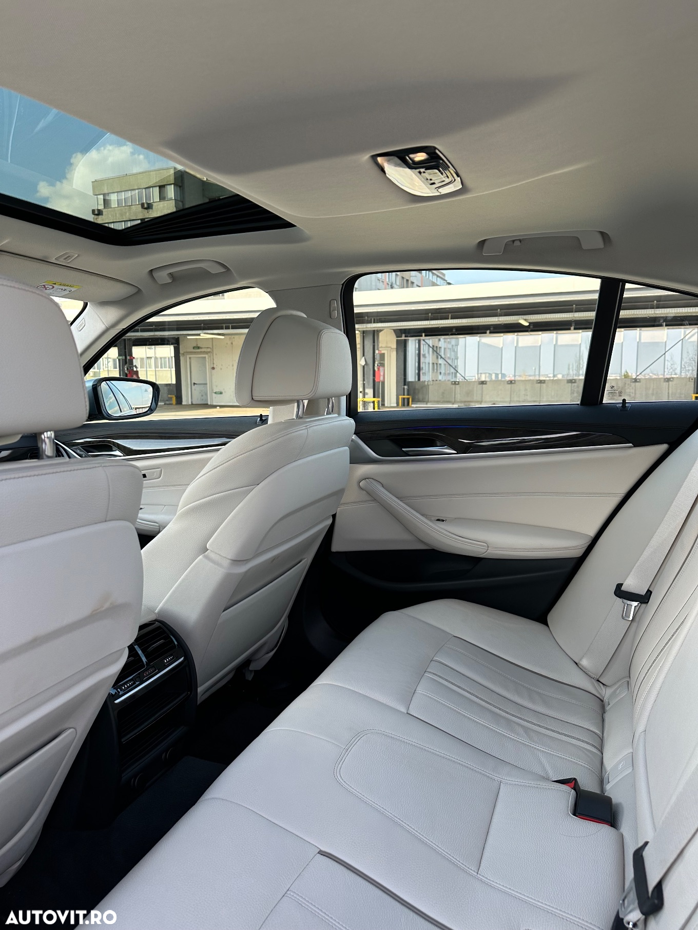 BMW Seria 5 520d xDrive AT - 13