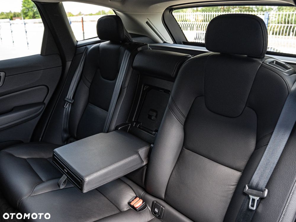 Volvo XC 60 B4 D Geartronic Momentum Pro - 29