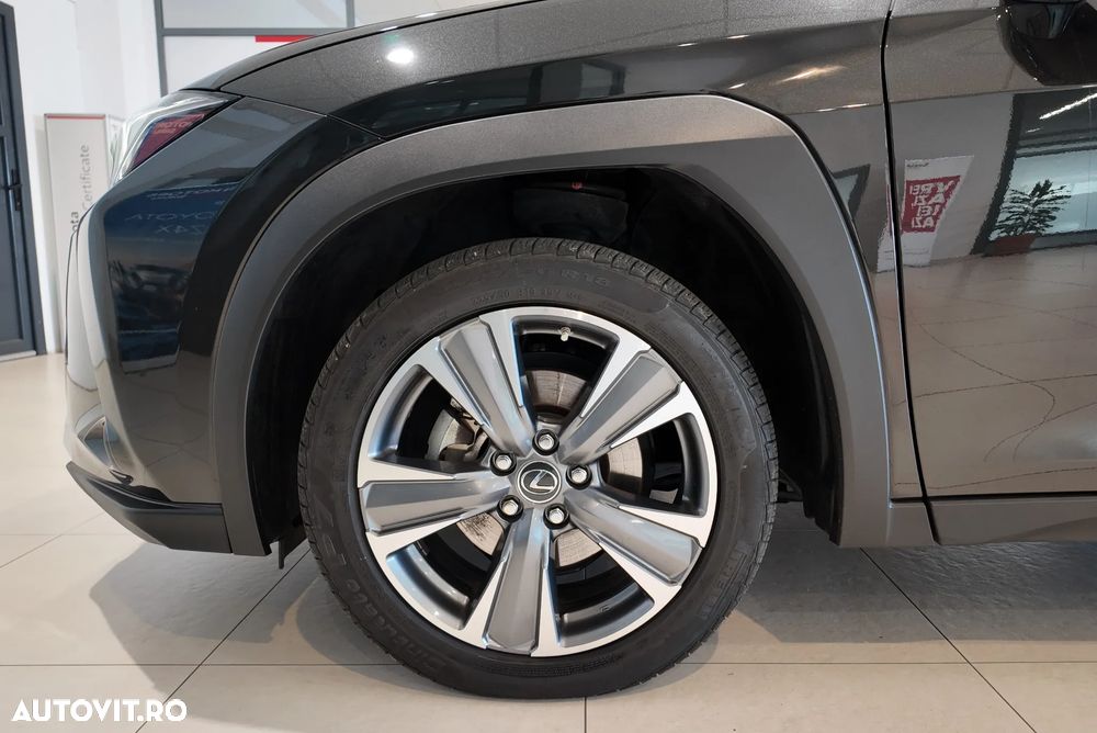 Lexus UX 250h - 37