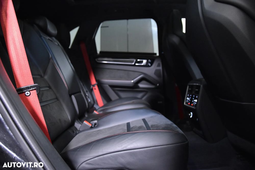 Porsche Cayenne - 12