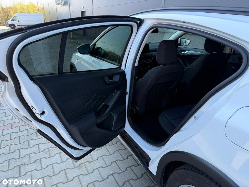 Ford Focus 1.0 EcoBoost Active - 19