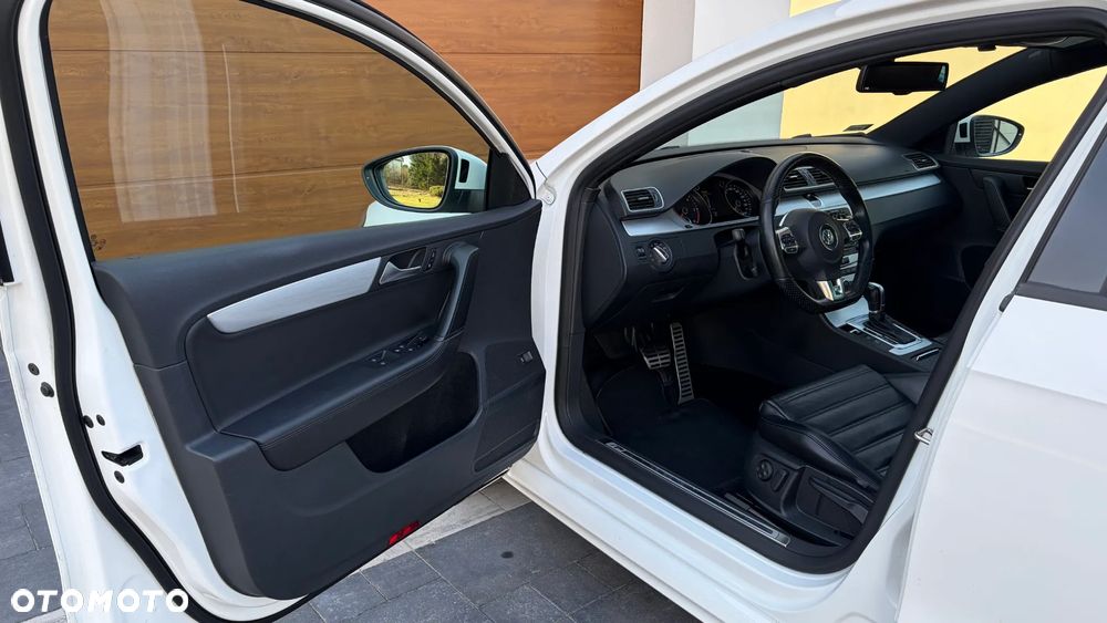 Volkswagen Passat 2.0 TDI DSG BlueMotion Technology R-Line - 12